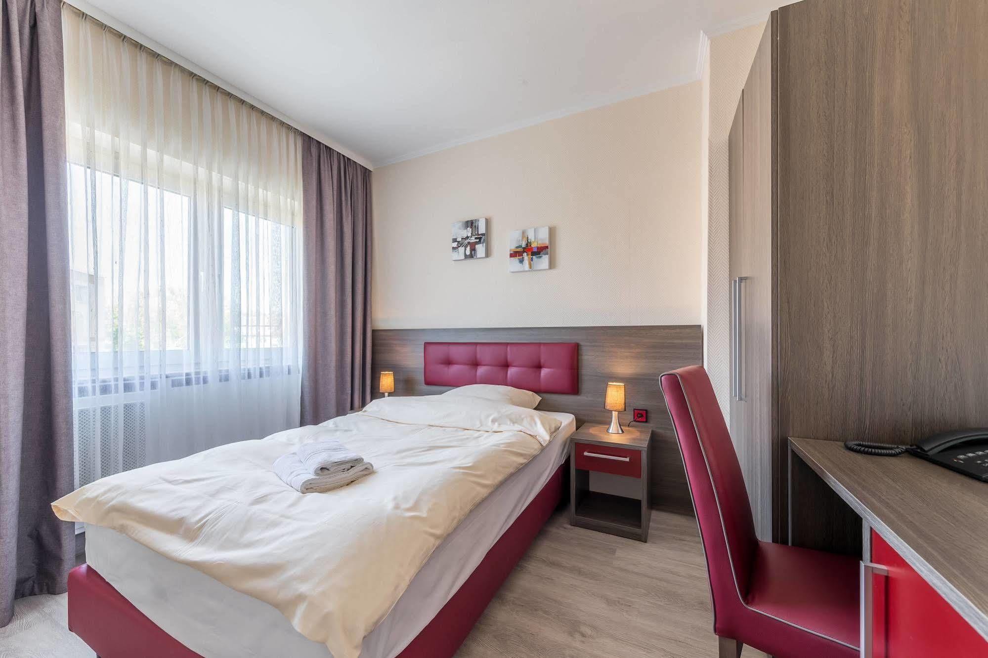 Hotel Klein Frankfurt Франкфурт-на-Майні Екстер'єр фото